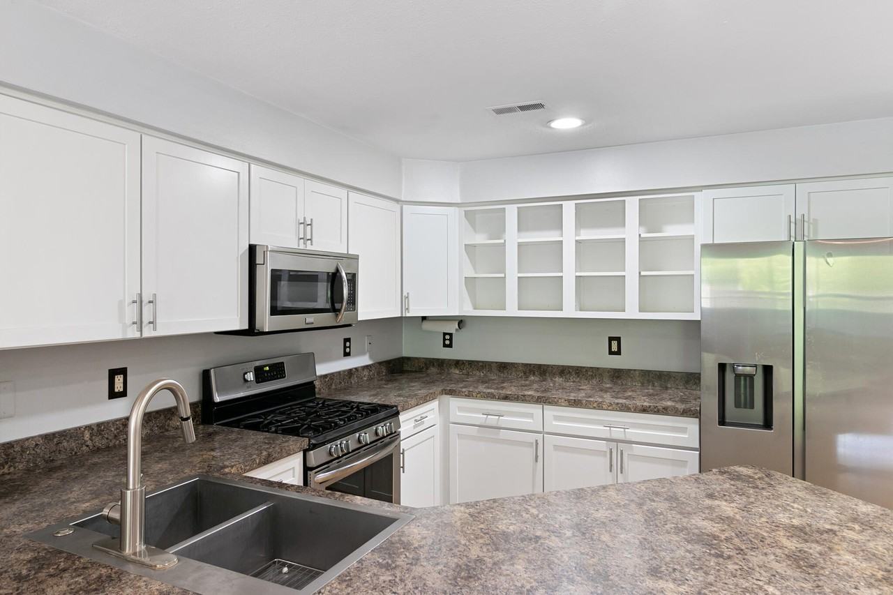 1407 Millbrook Trl - Photo 4 of 23
