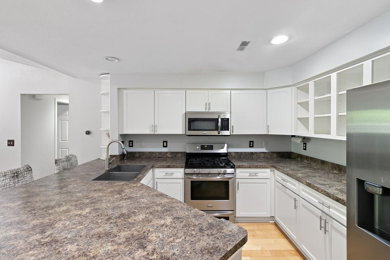 1407 Millbrook Trl - Photo 6 of 23