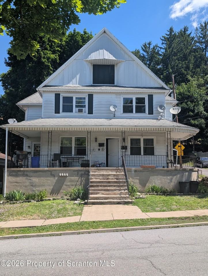 118 1/2 Broad St