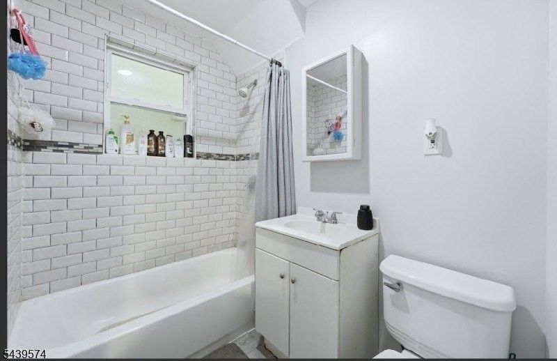328 John St - Photo 6 of 9