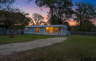 featured image of 10881 Hillside Dr