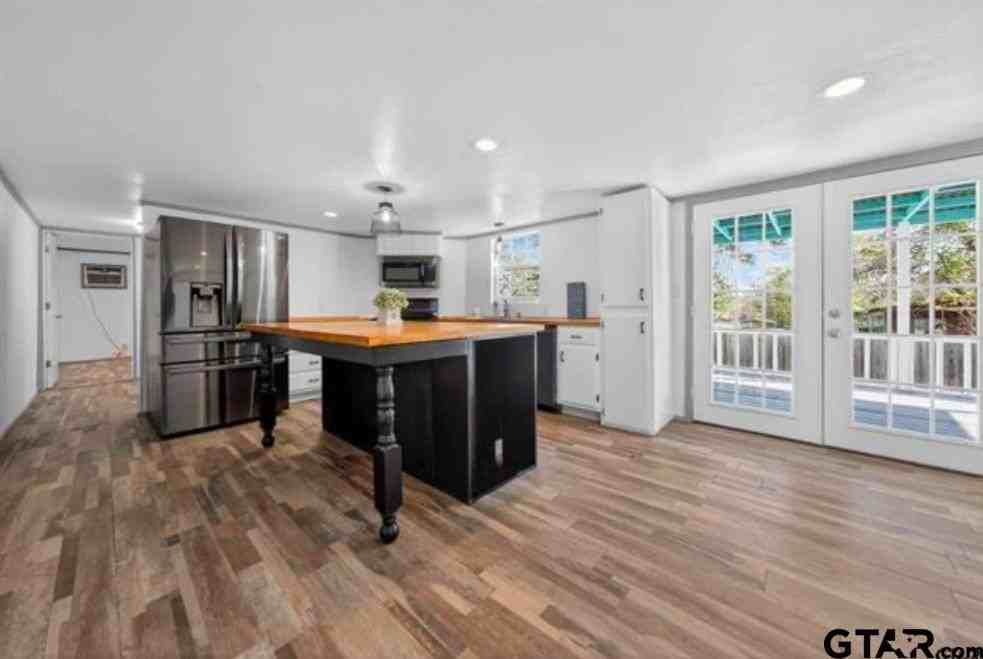 10881 Hillside Dr - Photo 3 of 12