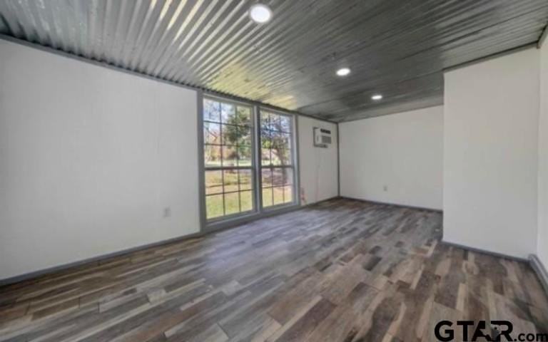 10881 Hillside Dr - Photo 5 of 12