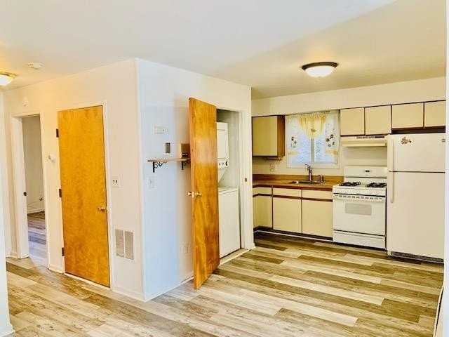 173 W 21st St - Photo 4 of 12