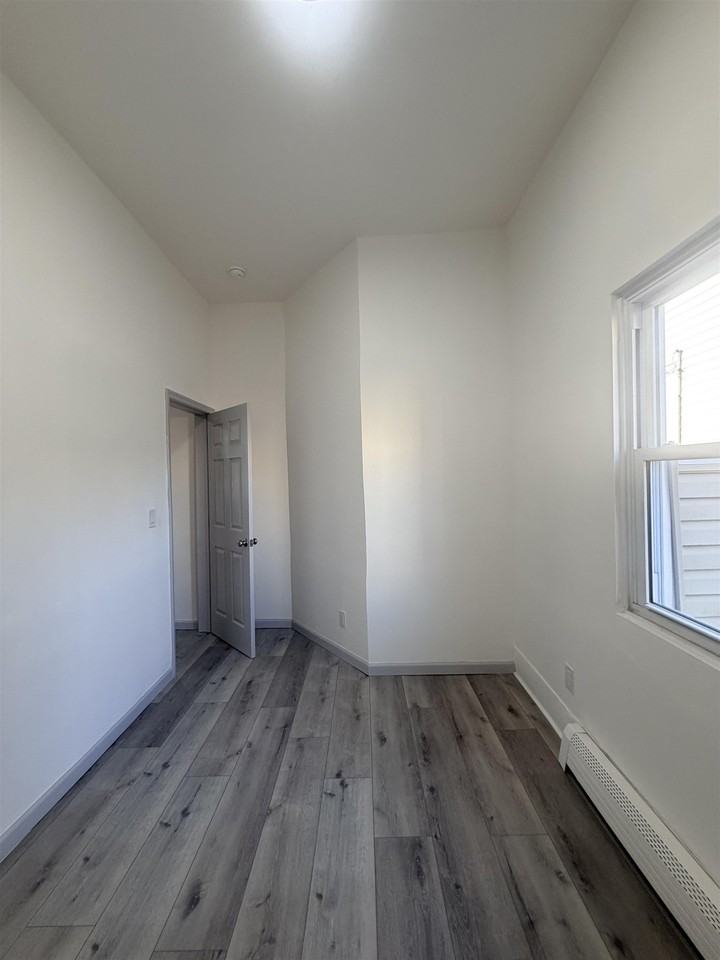 124 Winfield Ave #1 - Photo 5 of 36