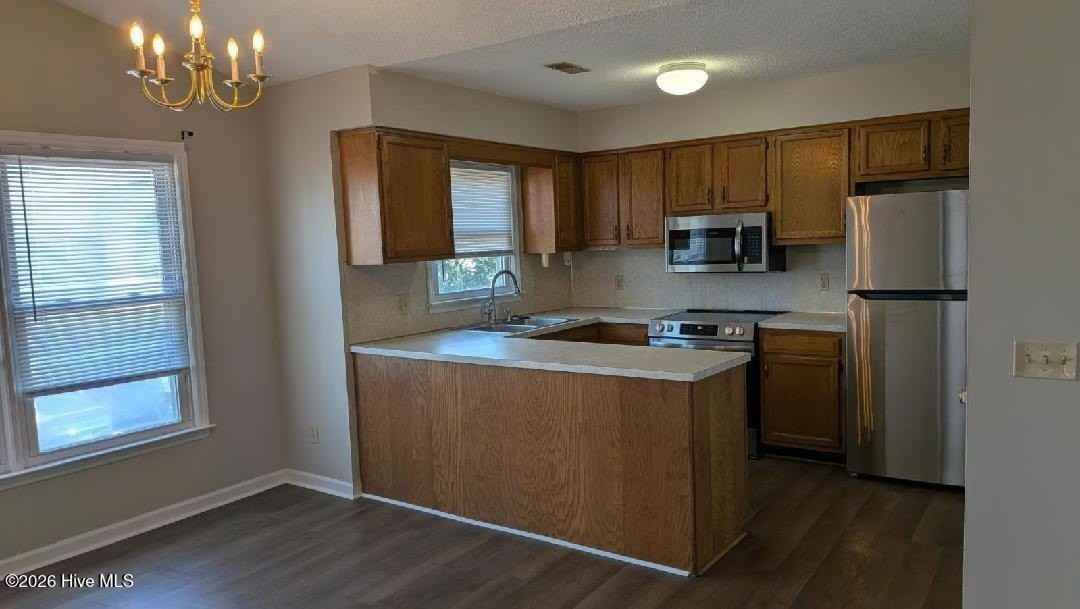 143 W Victoria Ct #F - Photo 4 of 8
