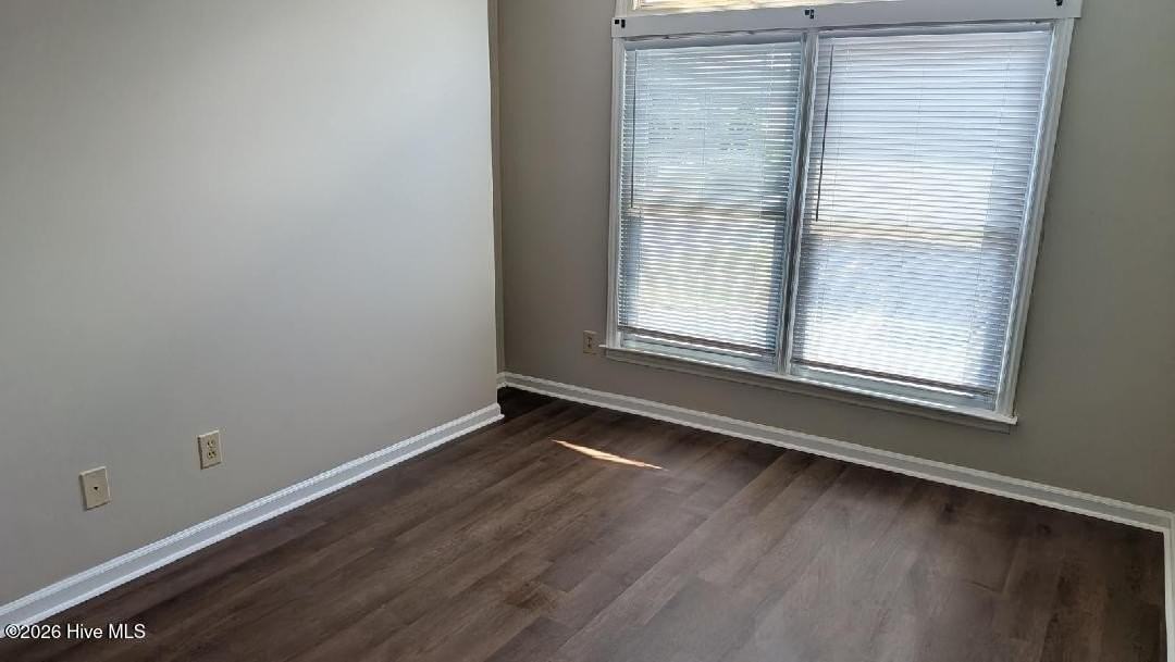 143 W Victoria Ct #F - Photo 6 of 8