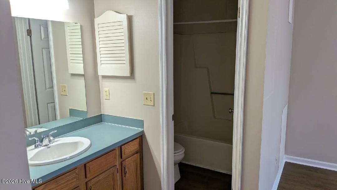143 W Victoria Ct #F - Photo 7 of 8