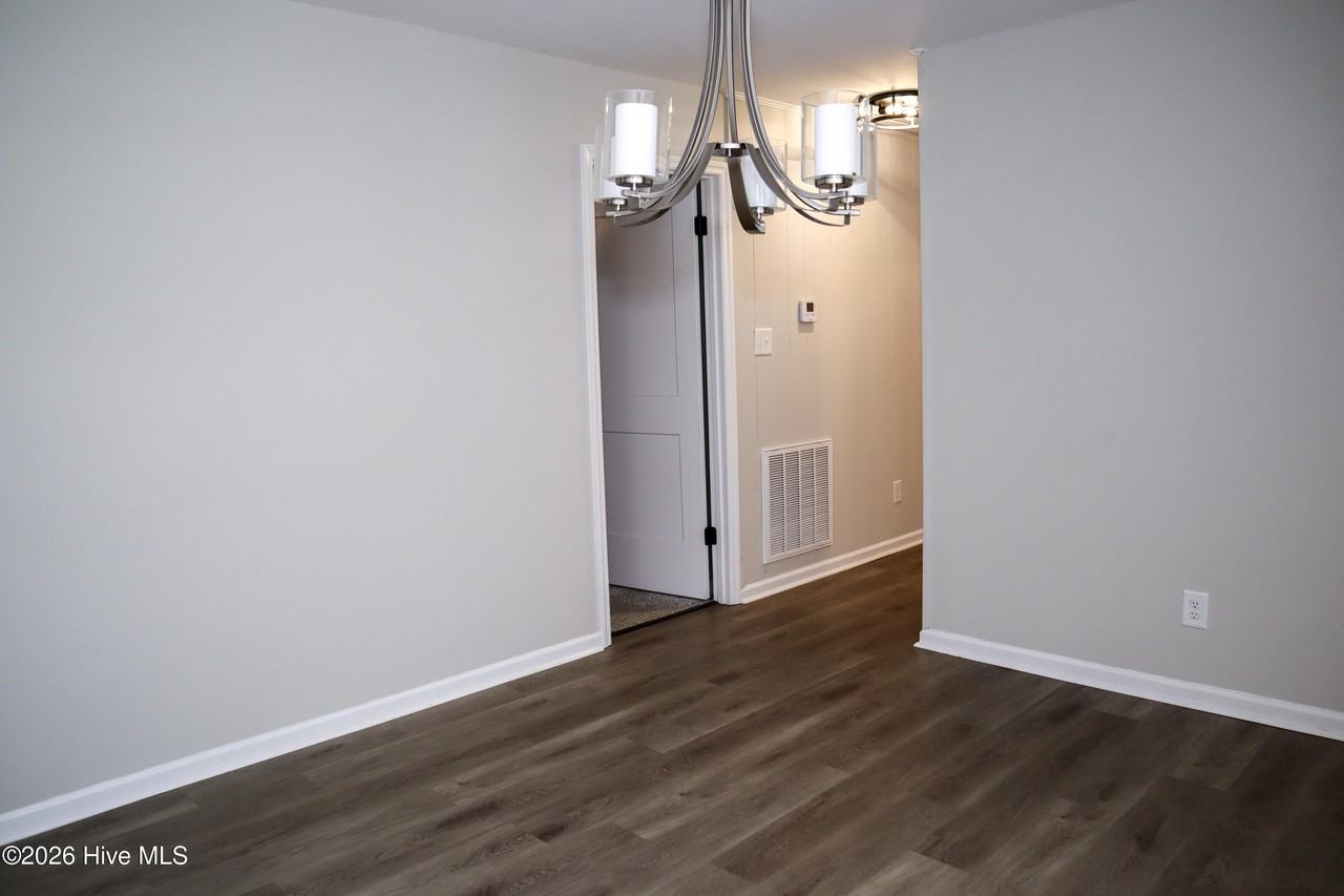 8359 Inscoe Rd - Photo 5 of 26