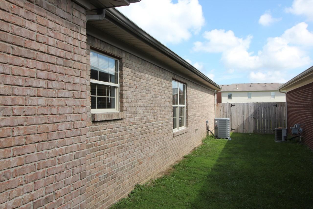 3688 Laredo Dr - Photo 3 of 6