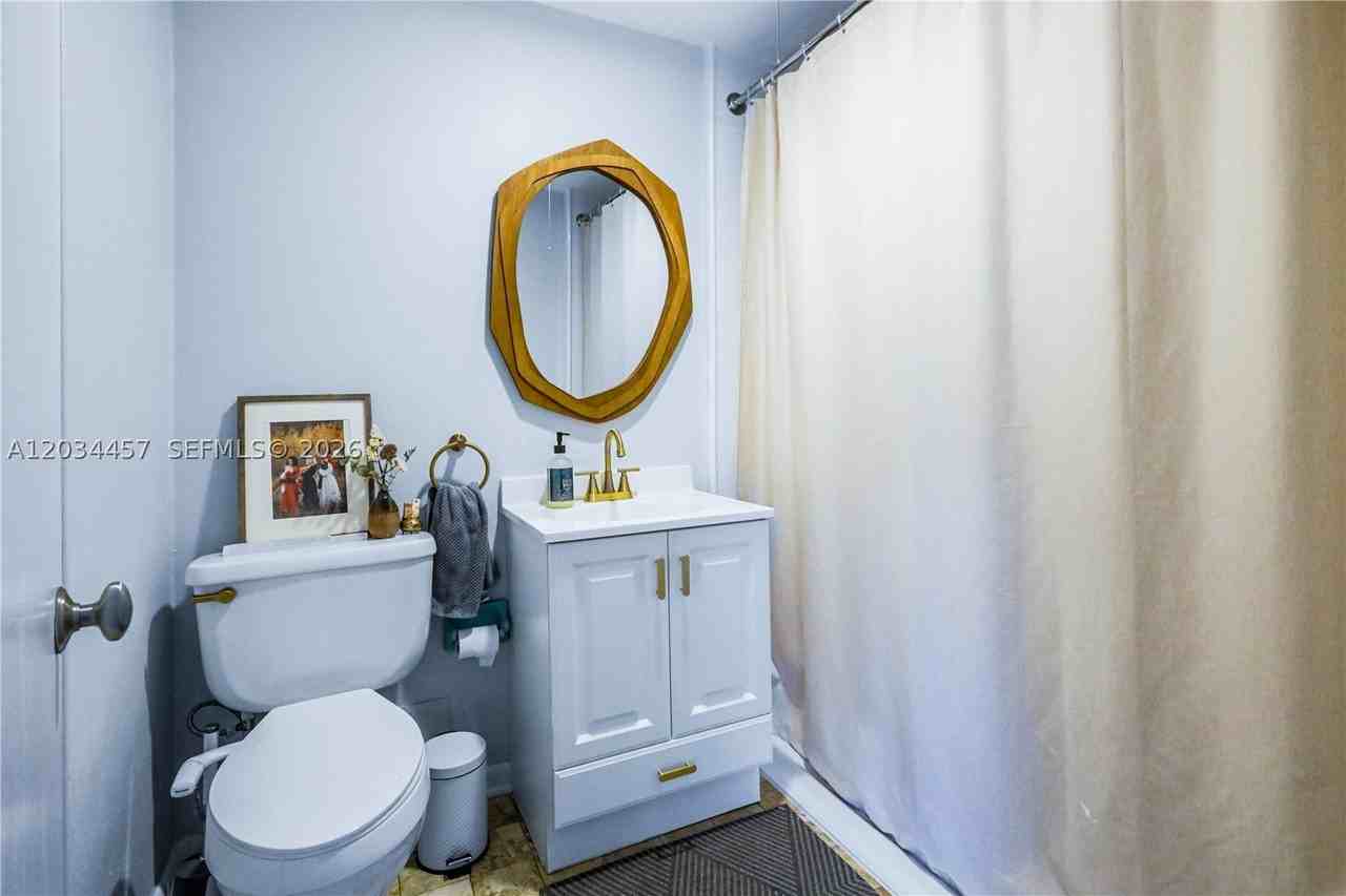 4042 Greenwood Dr - Photo 4 of 18