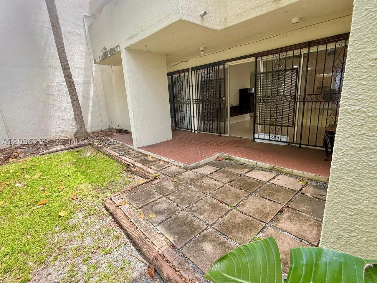 1910 Sw 17th Ave #4 - Photo 5 of 13