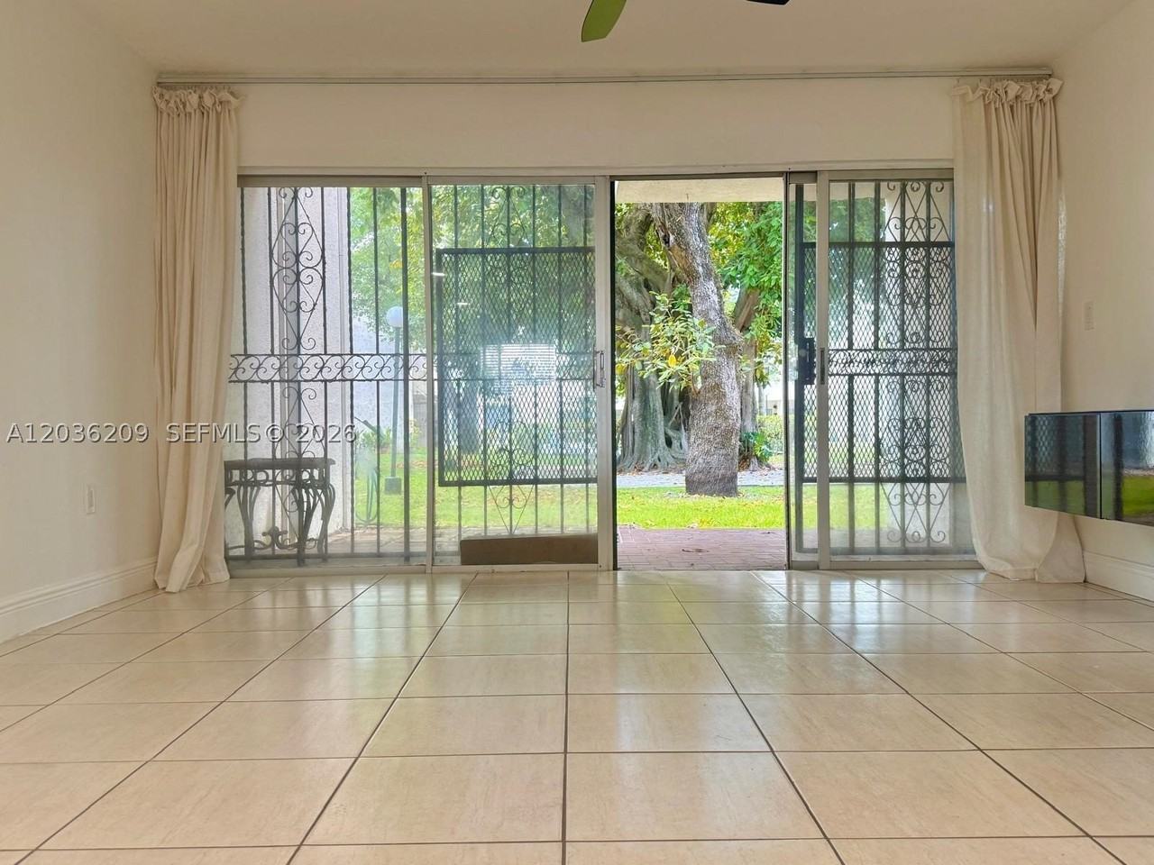 1910 Sw 17th Ave #4 - Photo 6 of 13