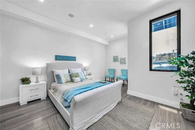 242 S Broadway - Photo 4 of 8