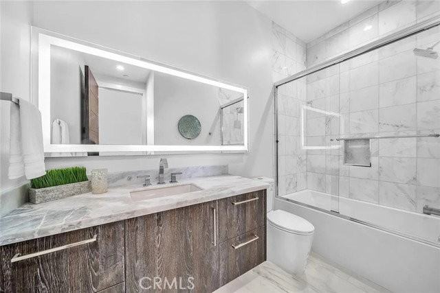 242 S Broadway - Photo 5 of 8