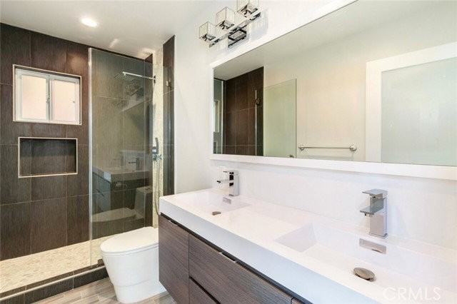 126 Neptune Ave - Photo 4 of 8