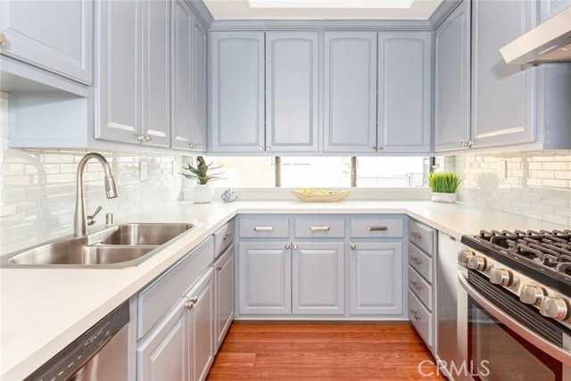 126 Neptune Ave - Photo 7 of 8