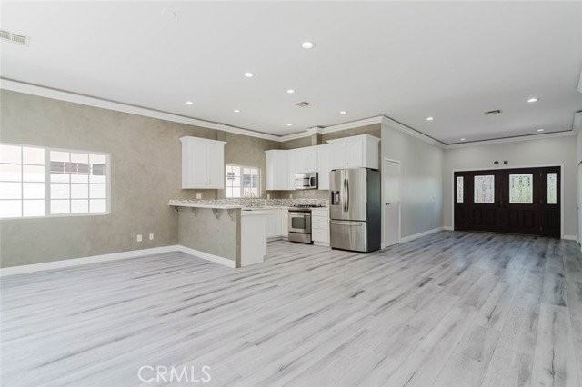 17908 Califa St - Photo 2 of 8