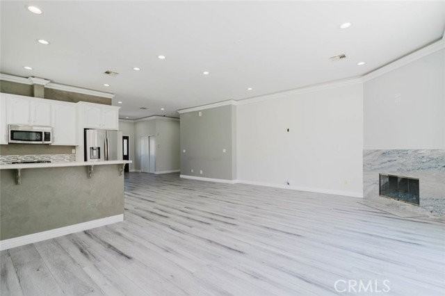 17908 Califa St - Photo 3 of 8