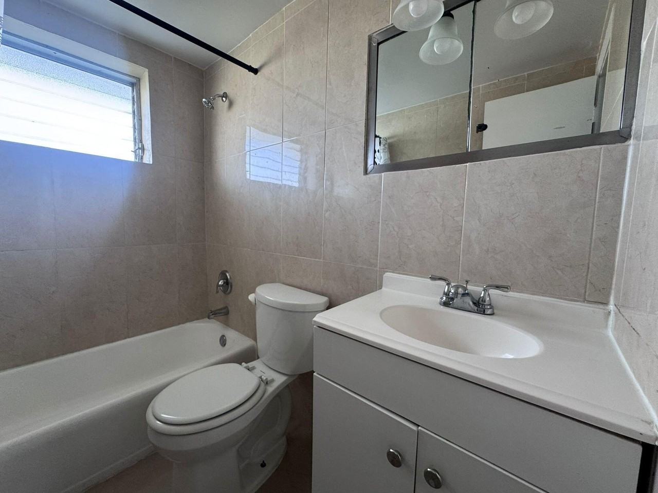 1251 W River Dr #3 - Photo 3 of 11