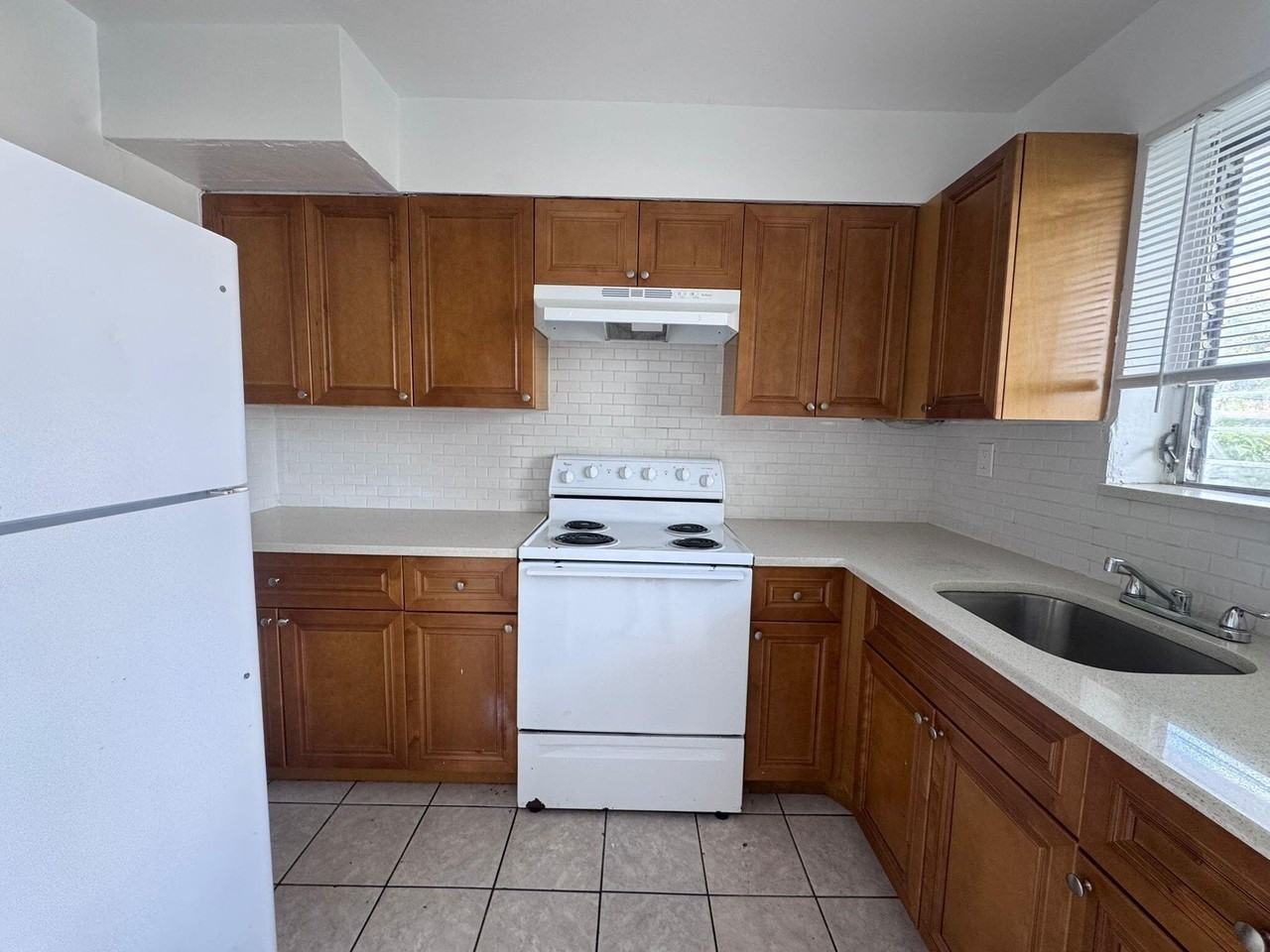 1251 W River Dr #3 - Photo 4 of 11