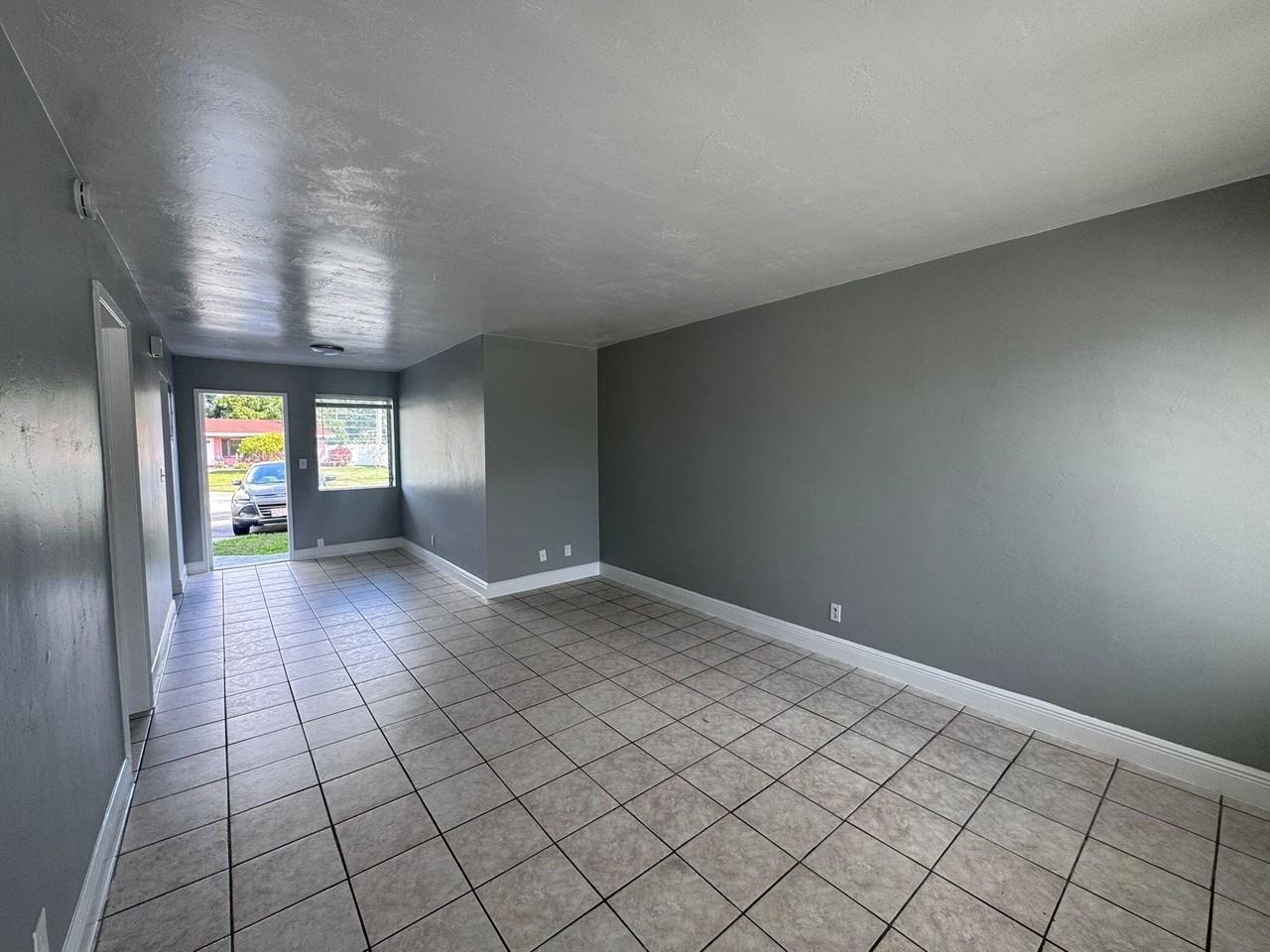 1251 W River Dr #3 - Photo 5 of 11
