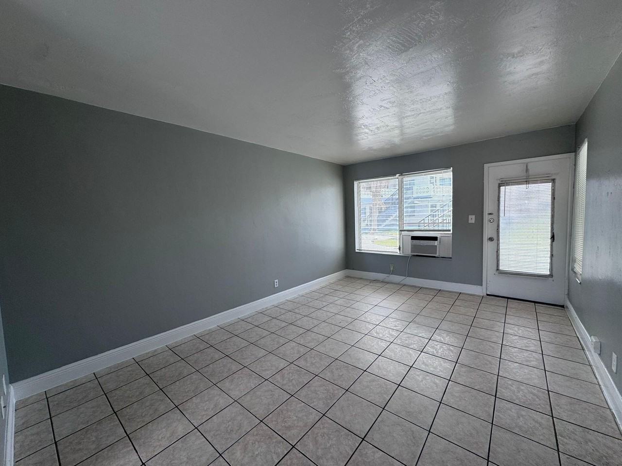 1251 W River Dr #3 - Photo 6 of 11
