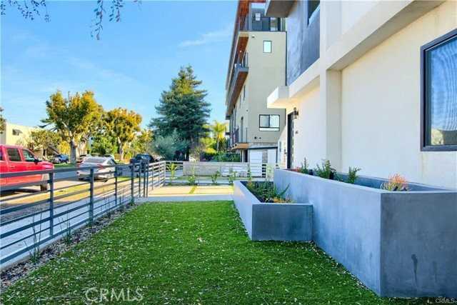 4455 S Slauson Ave - Photo 2 of 8