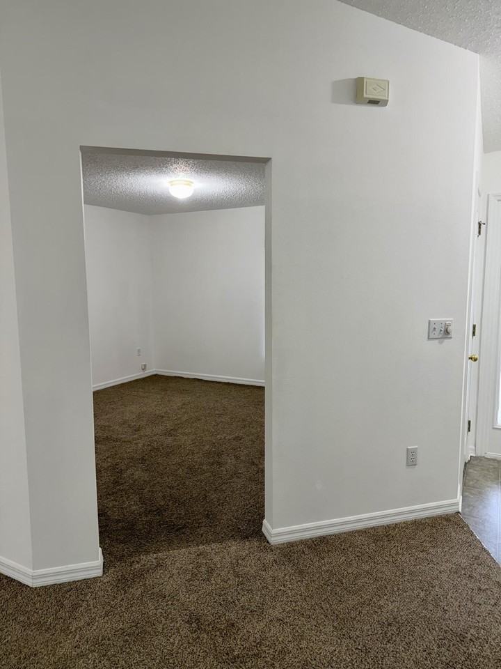 324 Seaside Ter - Photo 6 of 15