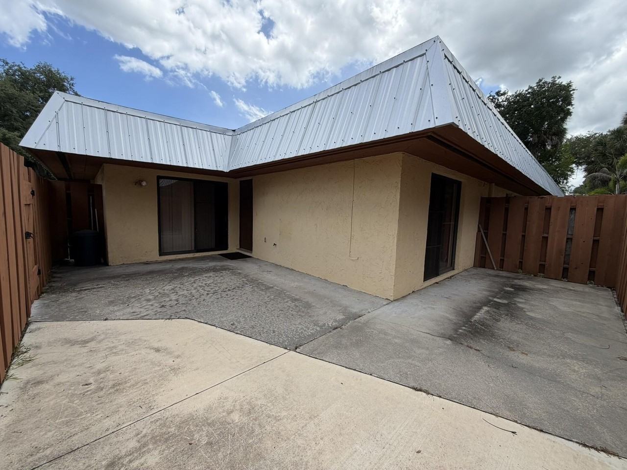 2201 Sw 28th St #50 - Photo 3 of 17