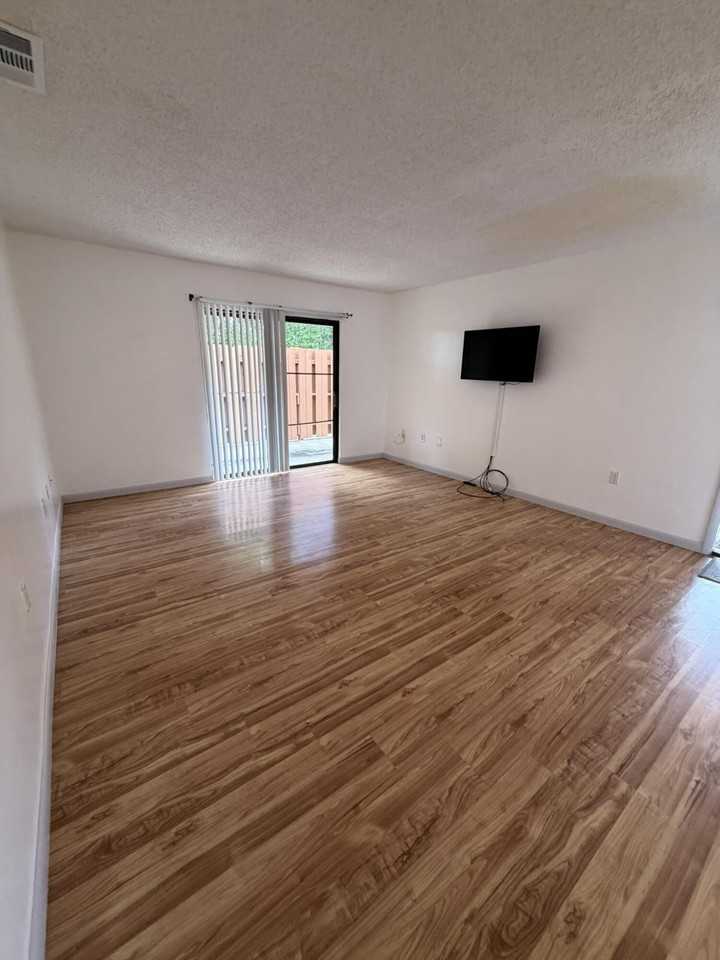 2201 Sw 28th St #50 - Photo 4 of 17