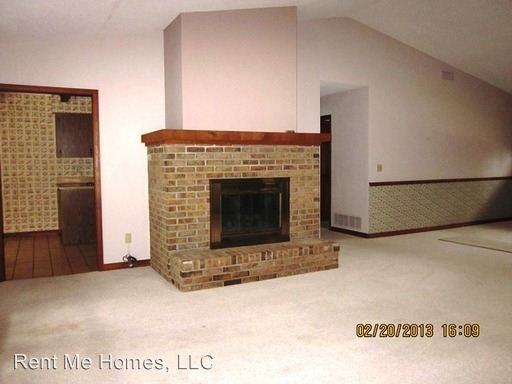 1536 Poplar Dr - Photo 3 of 18