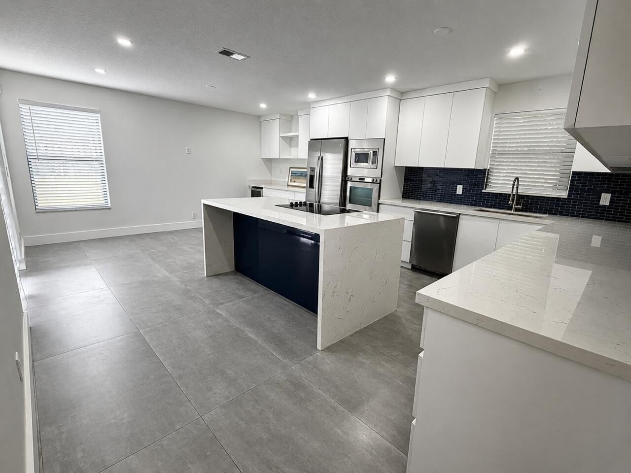 4683 Nw 99th Ter - Photo 5 of 50