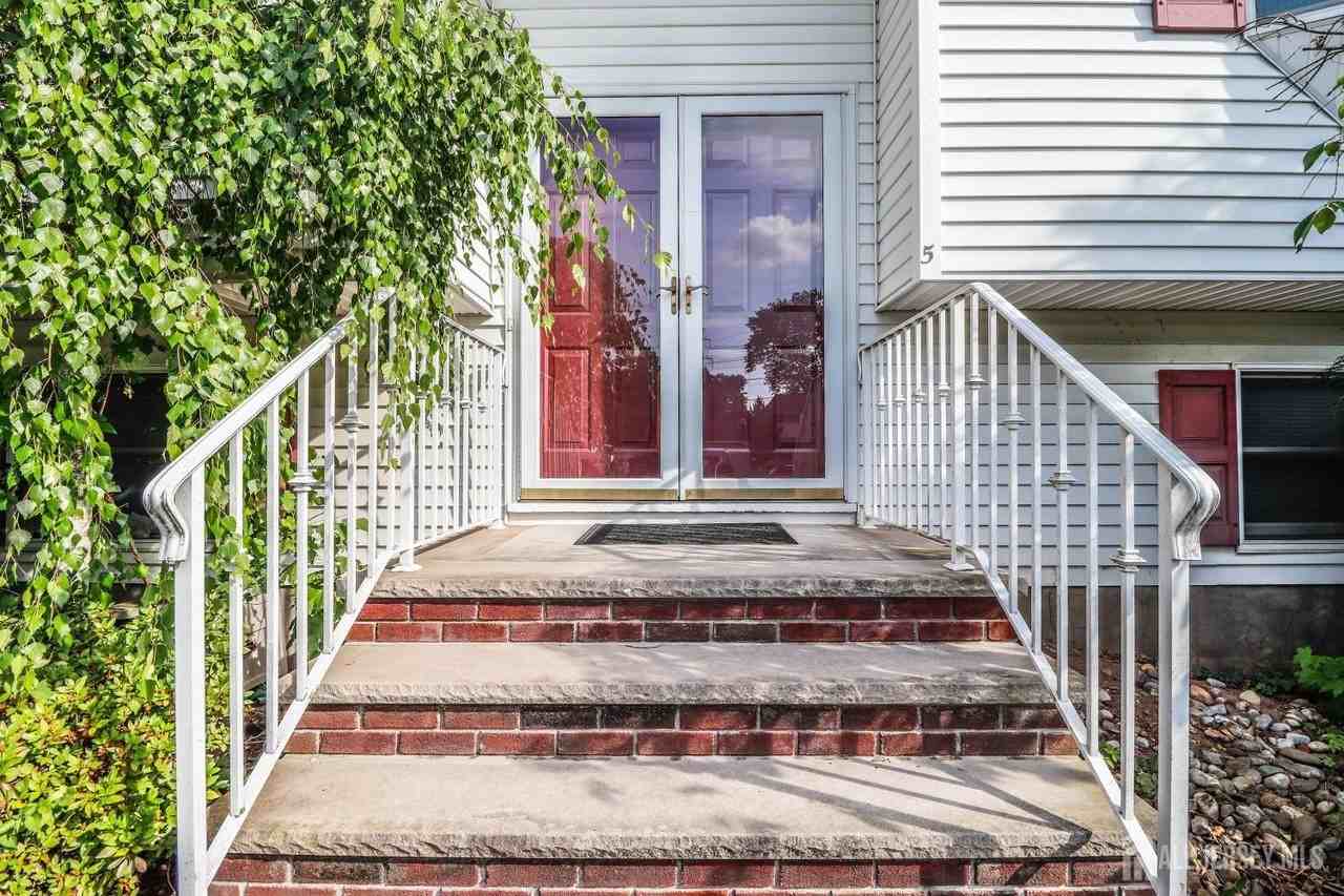5 Timothy Ct - Photo 5 of 32