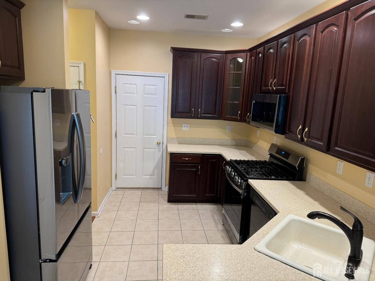 4 Blake Drive - Photo 7 of 21