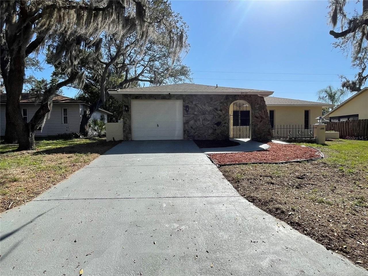 8910 Elm Leaf Ct - Photo 2 of 29