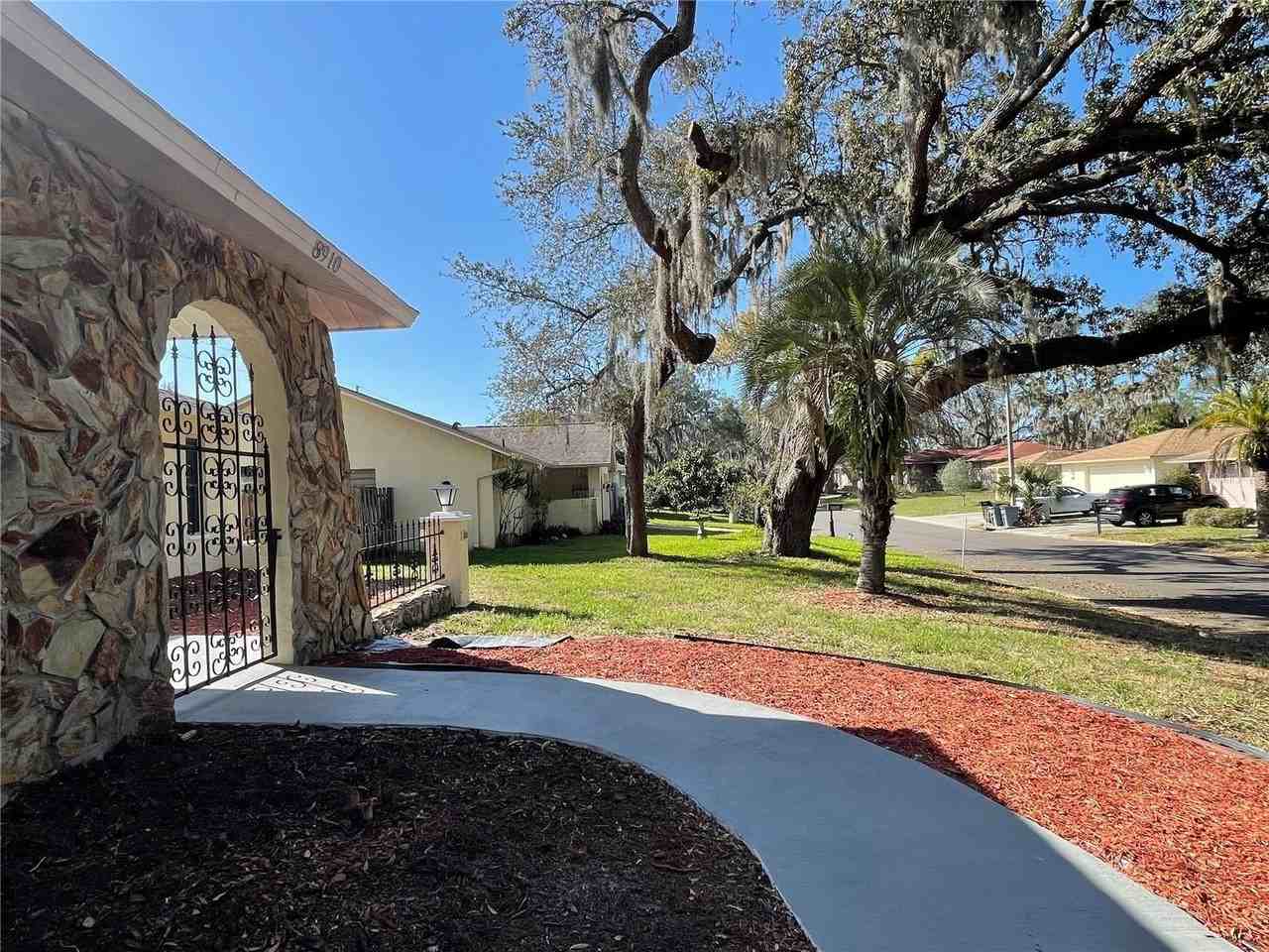 8910 Elm Leaf Ct - Photo 3 of 29