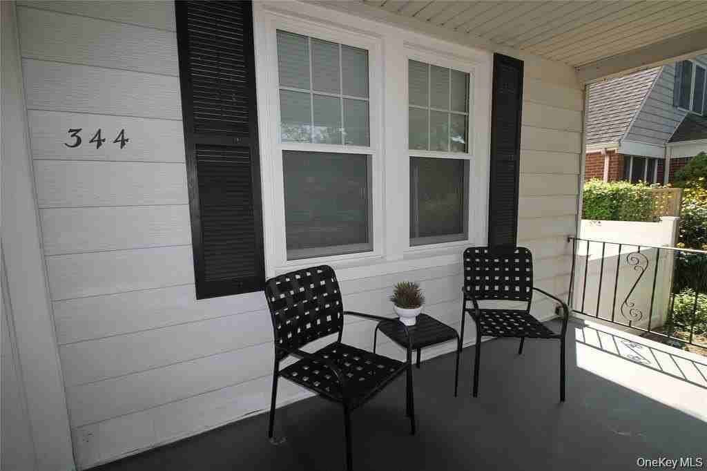 344 Roslyn Ave - Photo 2 of 11