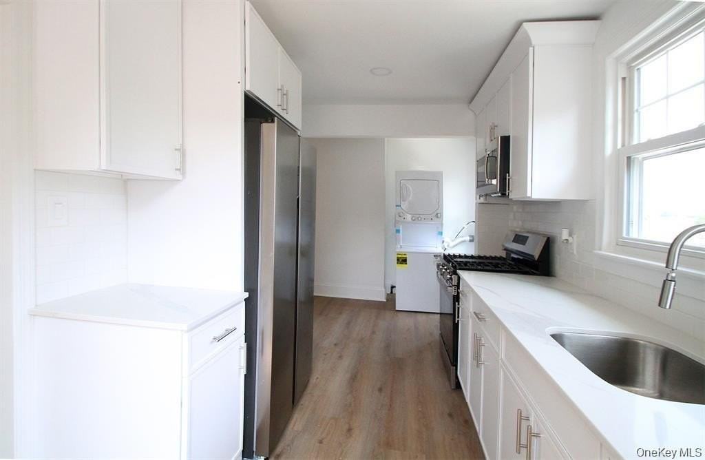 344 Roslyn Ave - Photo 7 of 11