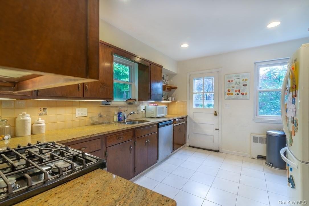 20 Dorchester Dr - Photo 6 of 14