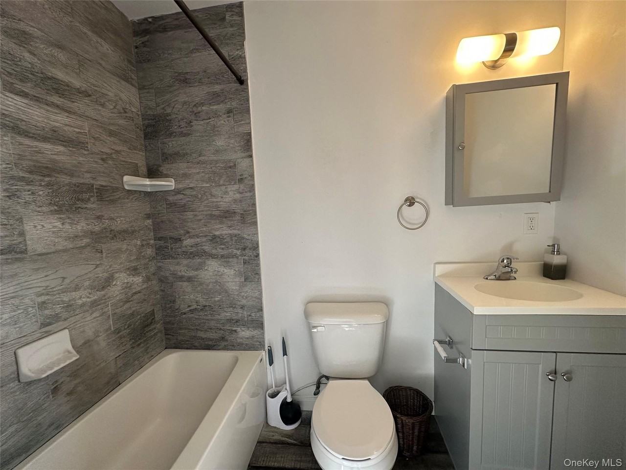 19 North St #1 - Photo 4 of 6