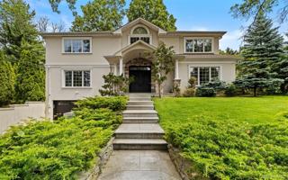featured image of 25 Bay Driveway