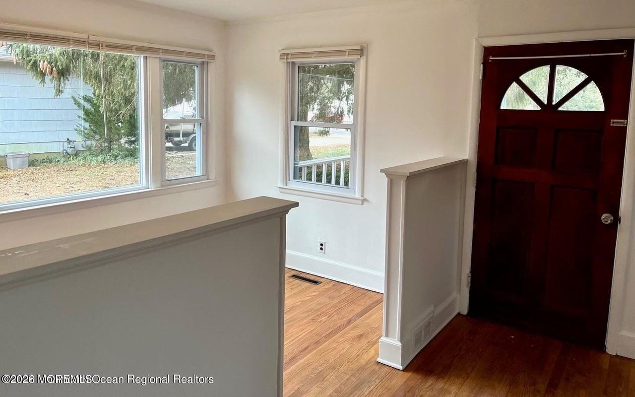 1608 Bay Ave #1stFL - Photo 4 of 13