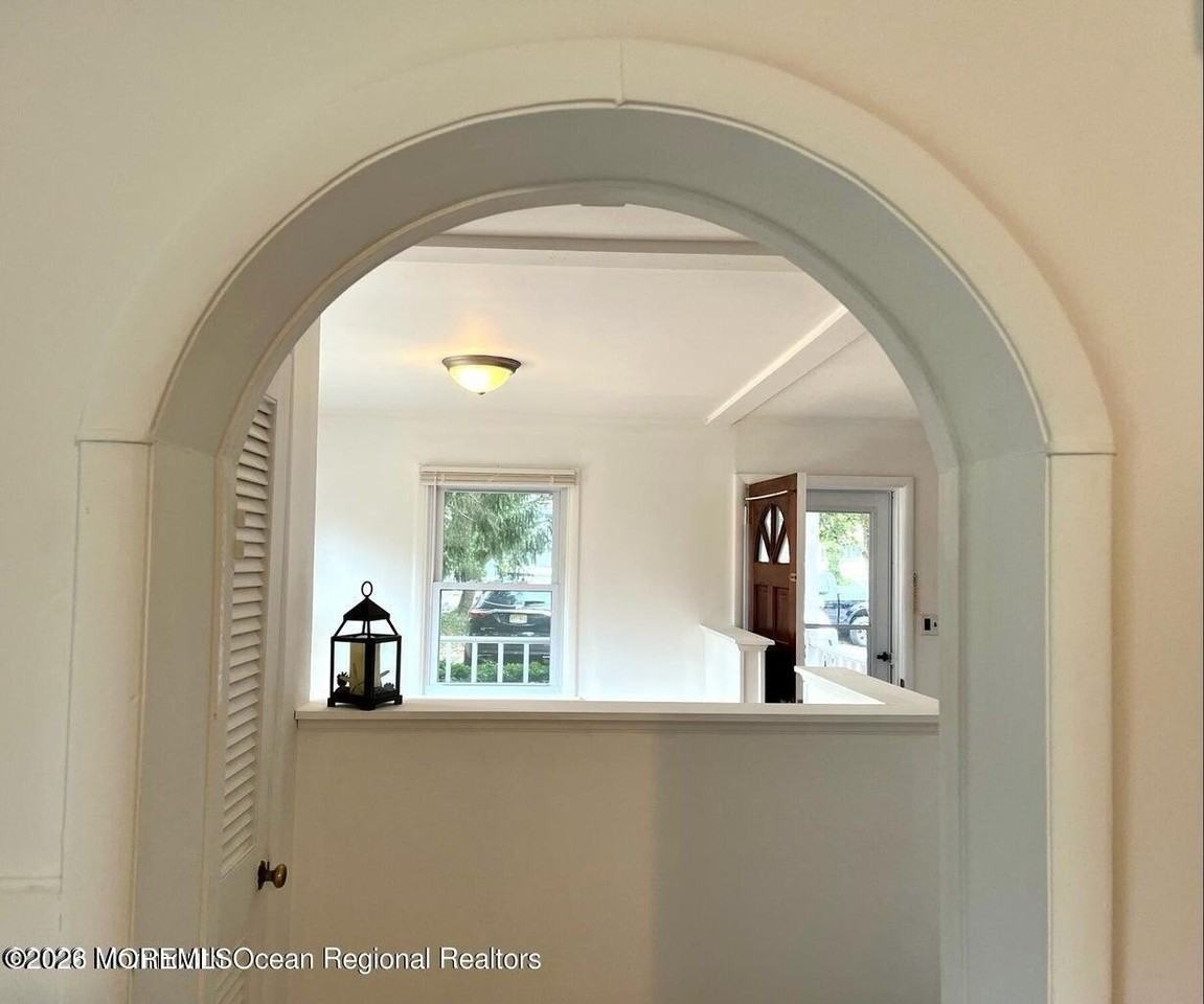 1608 Bay Ave #1stFL - Photo 5 of 13