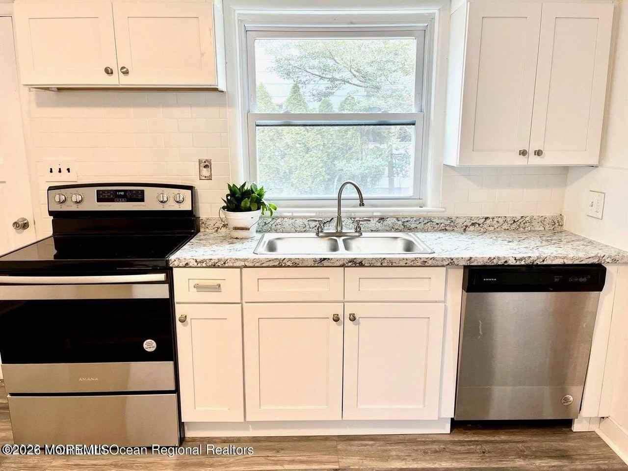 1608 Bay Ave #1stFL - Photo 7 of 13