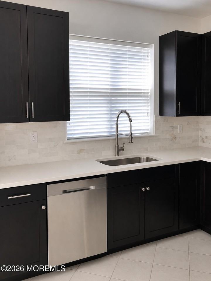 79 Banyan Blvd - Photo 3 of 21