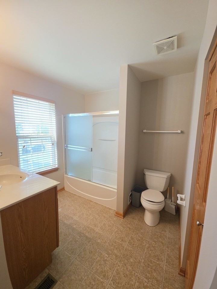 1333 Cape Cod Ln - Photo 2 of 20