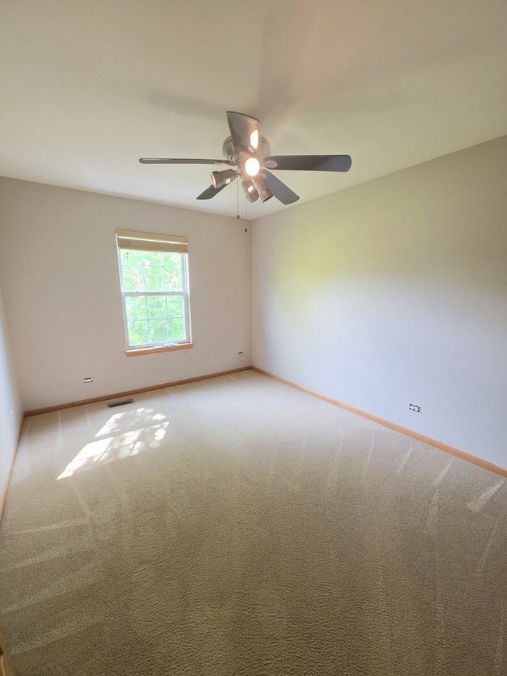 1333 Cape Cod Ln - Photo 3 of 20
