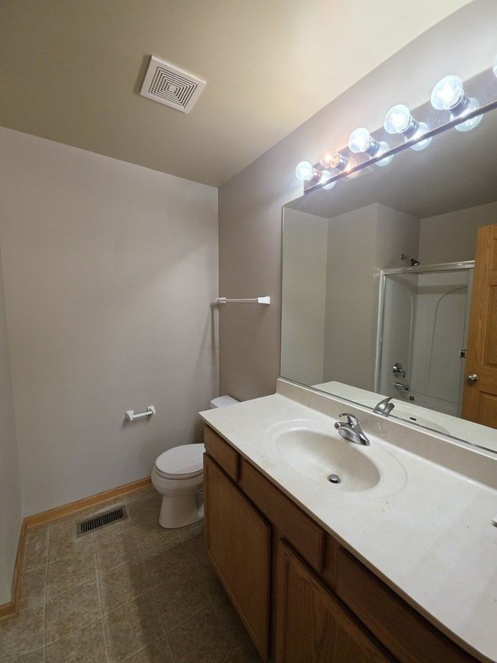 1333 Cape Cod Ln - Photo 5 of 20