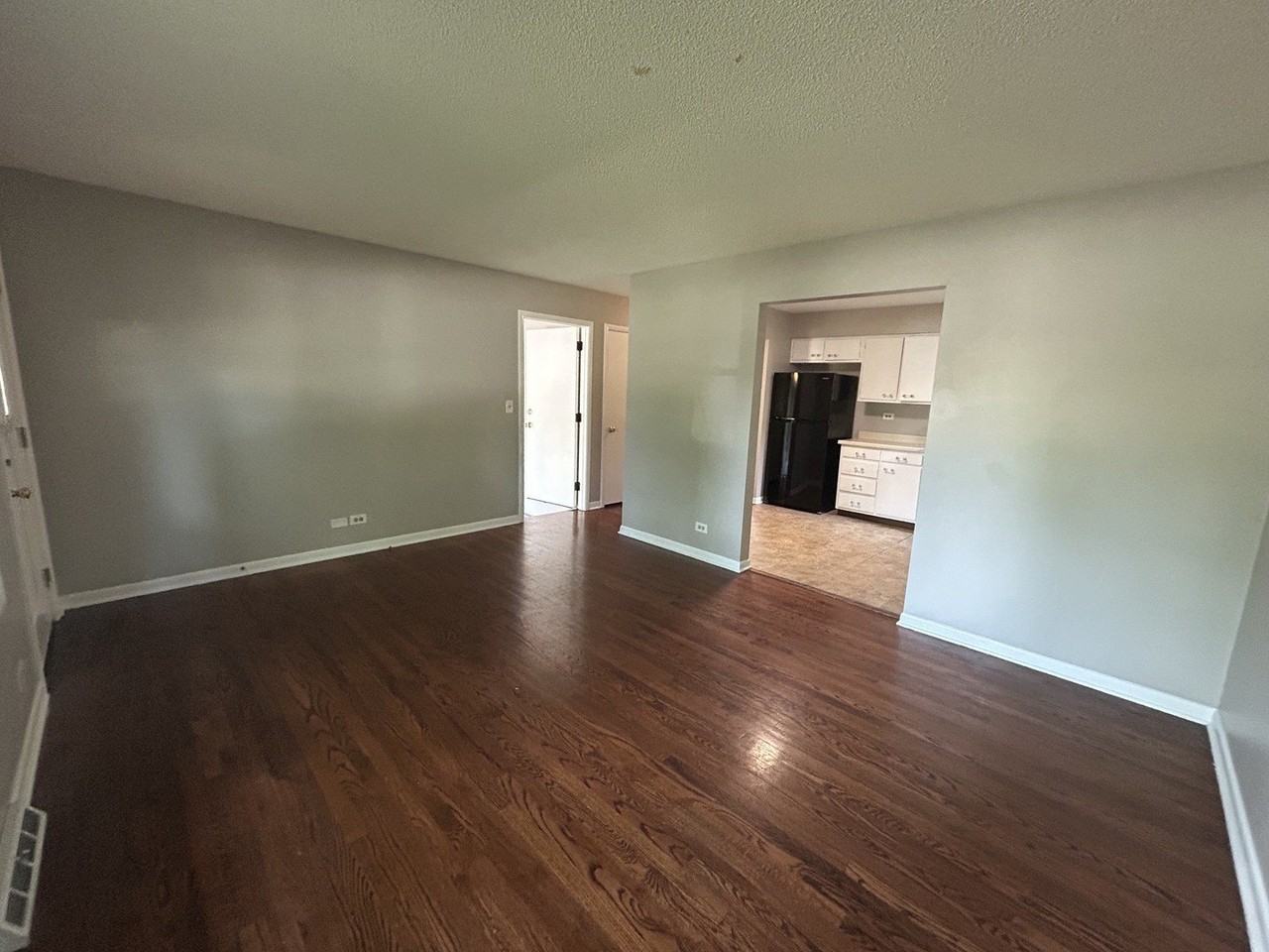 1716 Maple Ln - Photo 3 of 17